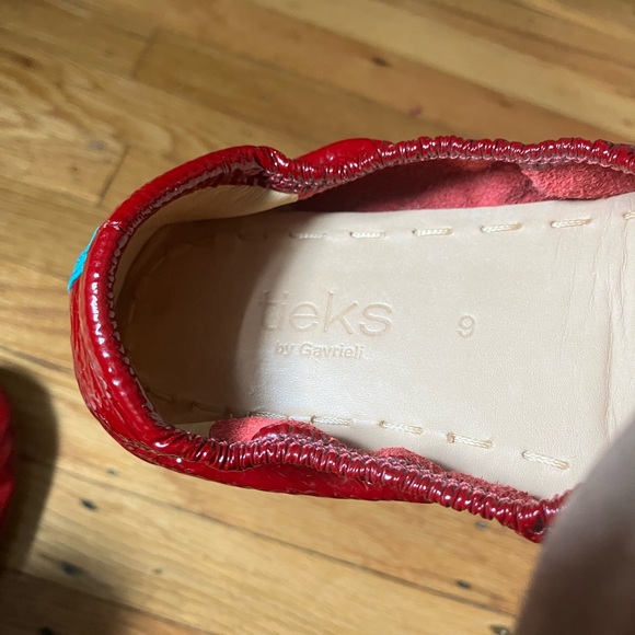 Tieks by Gavrieli Ruby Red Patent Leather Flats size 9 - Picture 14 of 16